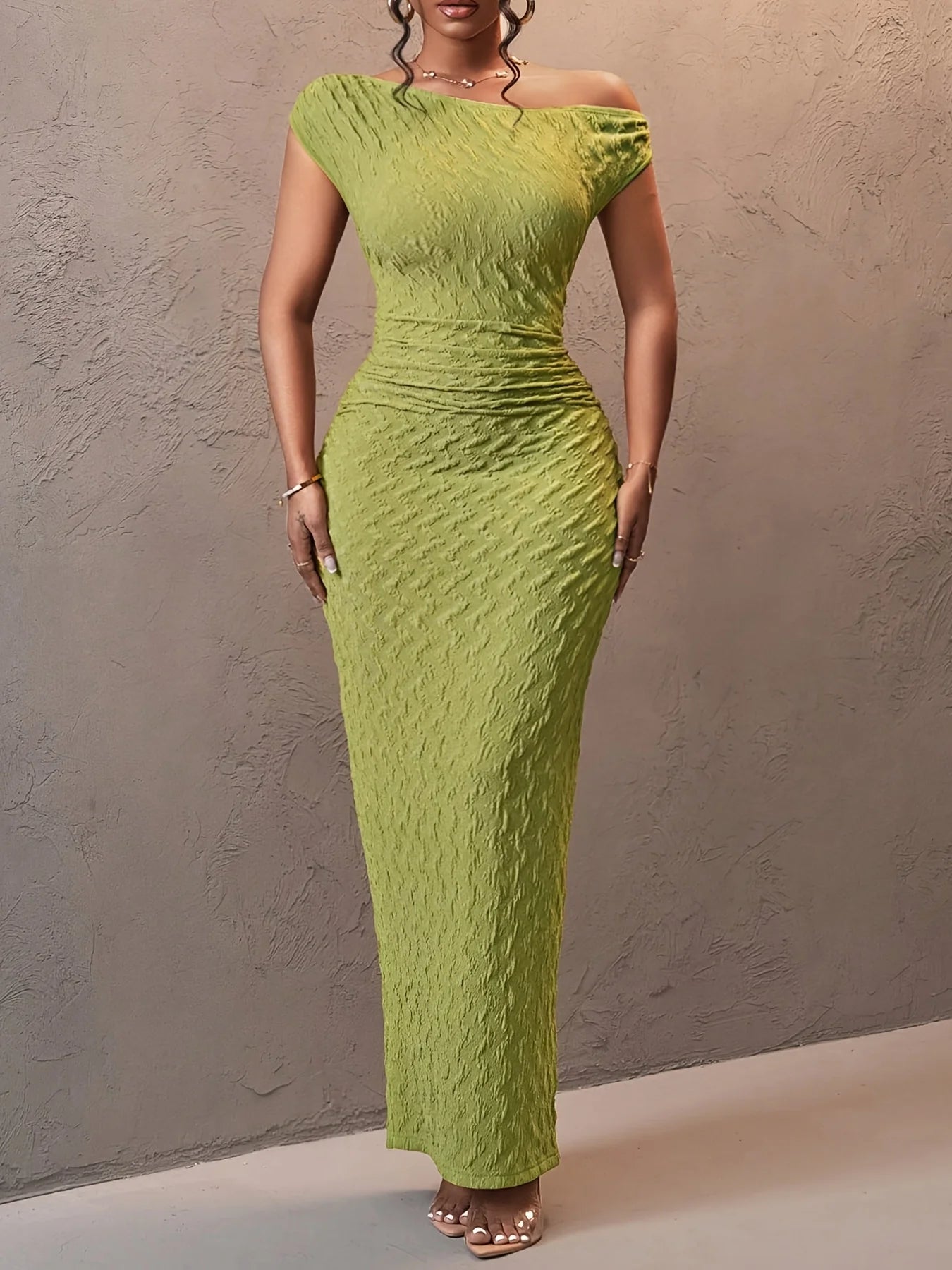 Women's sexy asymmetrical off-shoulder sleeveless fitted bodycon long dress, for vacation, dating, and fashionable commuting
