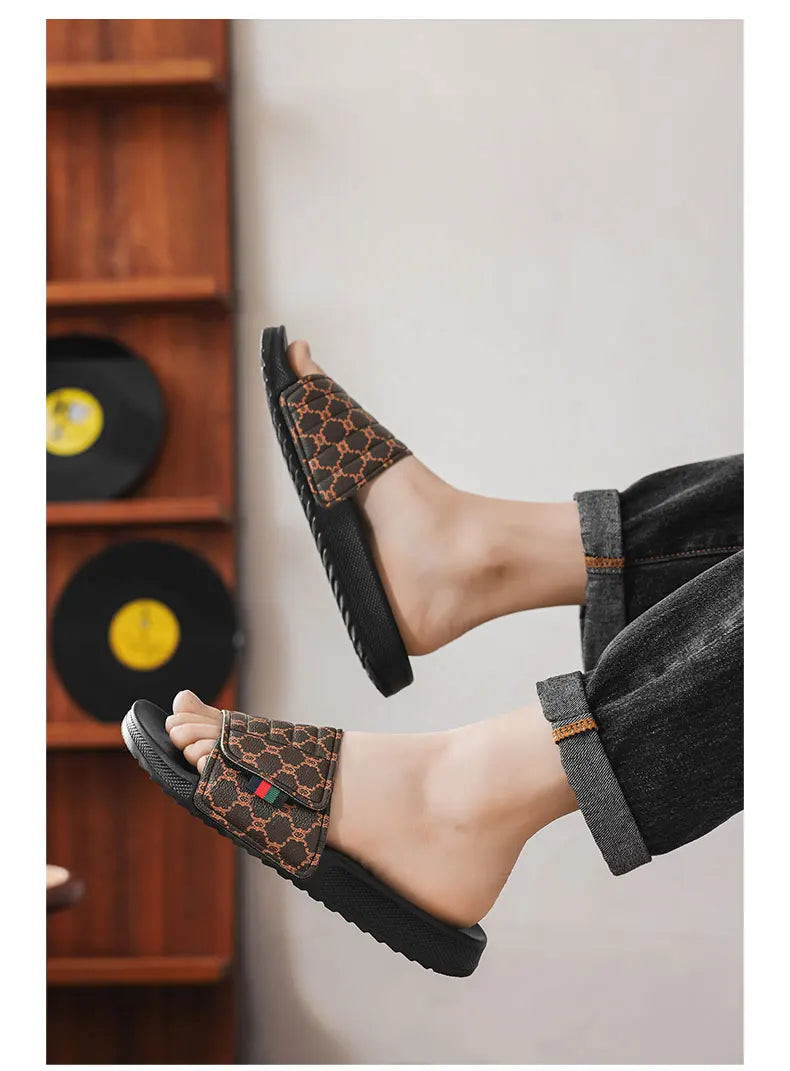 Men's Printed Skateboard Sandals Casual Non-Slip Thick-Soled Slippers Fashionable Summer Beach Indoor and Outdoor Home Shoes