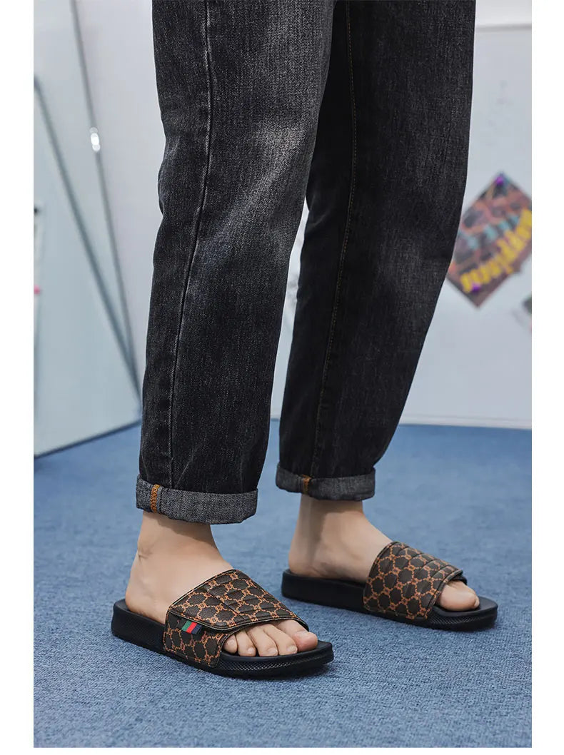 Men's Printed Skateboard Sandals Casual Non-Slip Thick-Soled Slippers Fashionable Summer Beach Indoor and Outdoor Home Shoes