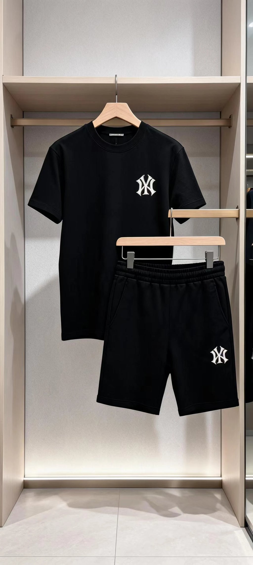 New hot selling 2026 men's two-piece sportswear short sleeved T-shirt and pants set running fitness summer